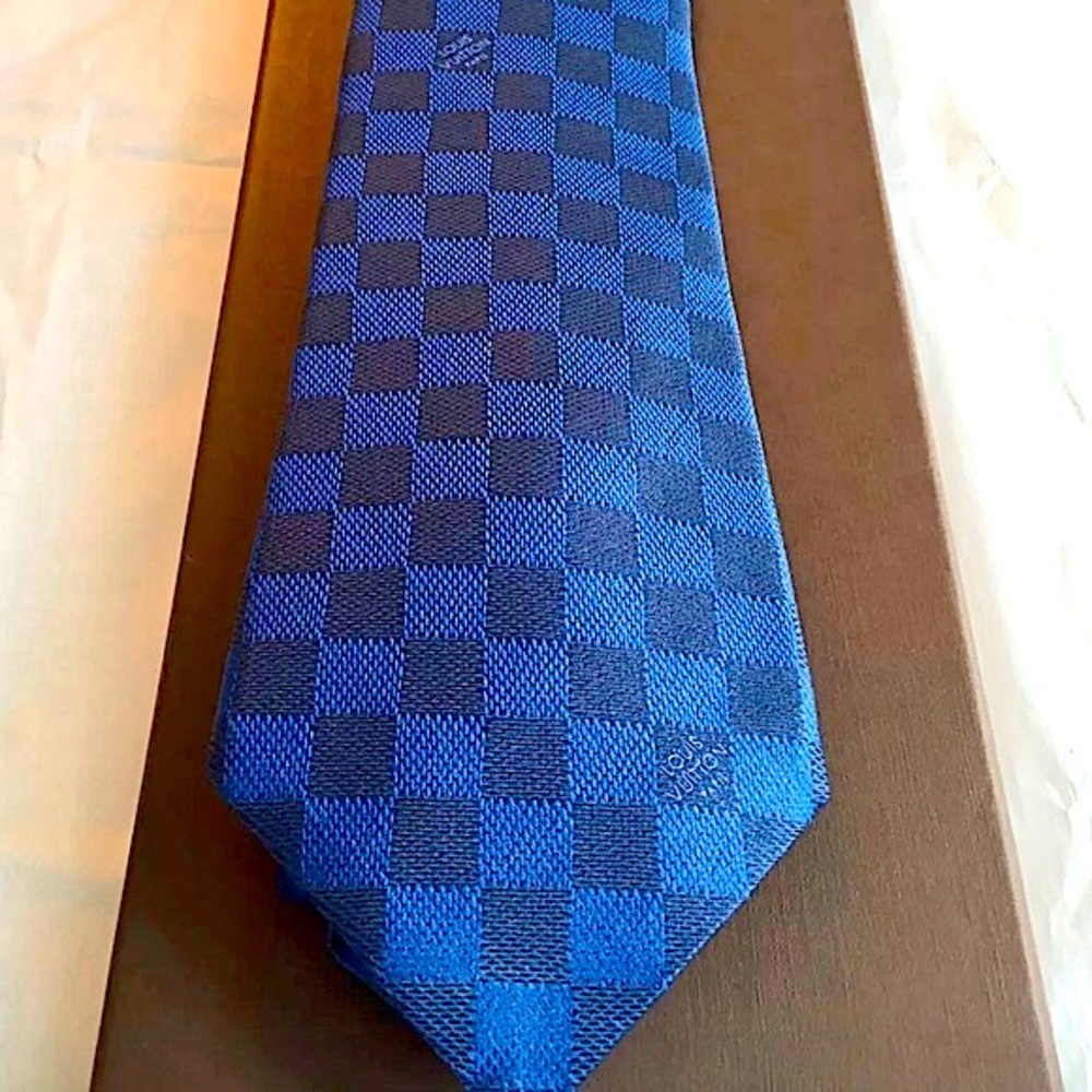 🎁LV HOLIDAY 26’🎁💯LOUIS VUITTON DAMIER KNIGHT BLUE SPECIAL LIMITED EDITION TIE🔥🎁 - Picture 13 of 13